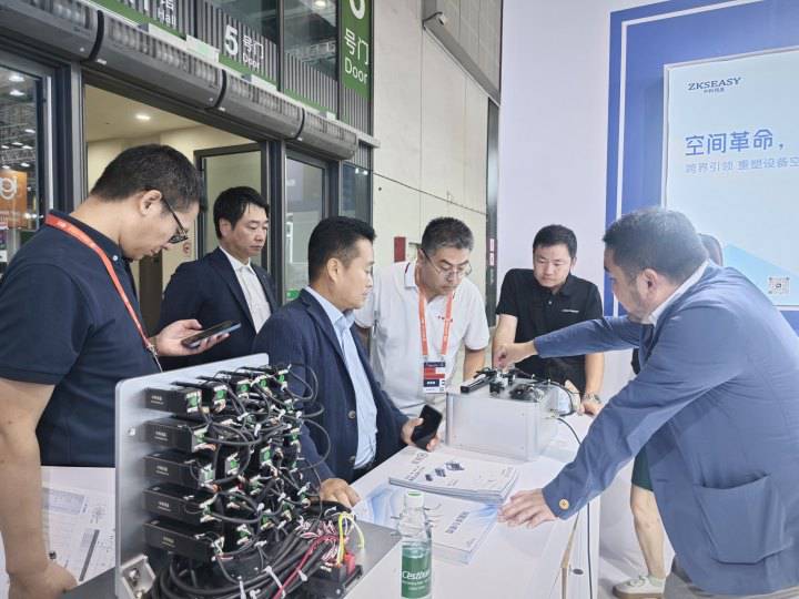 中科伺易閃耀上海工博會(huì)，以創(chuàng)新微伺服技術(shù)引領(lǐng)行業(yè)小型化變革
